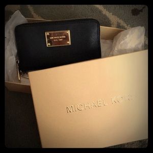 MICHAEL KORS Black Clutch Purse